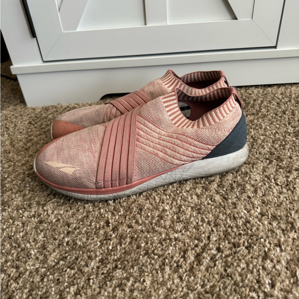 Women’s altra casual knit shoes, size 11